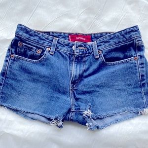 Low-Rise Levi’s Shorts